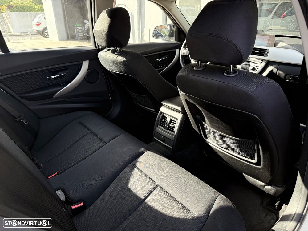 BMW 318 d Auto Pack M - 16