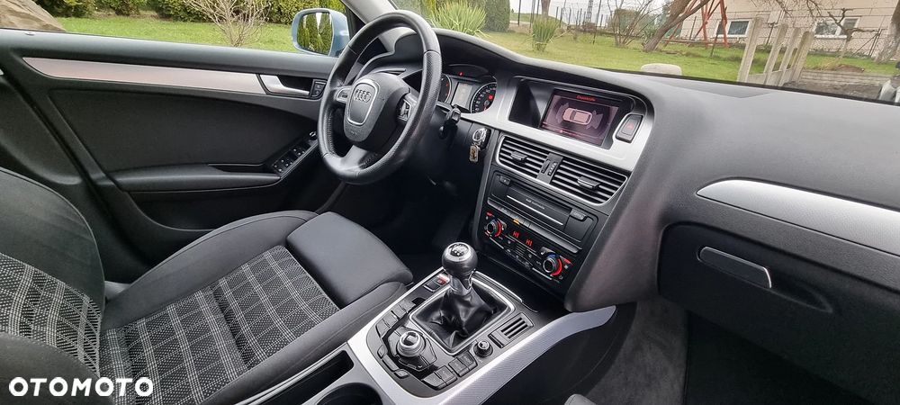 Audi A4 Avant 2.0 TDI DPF quattro Attraction - 23