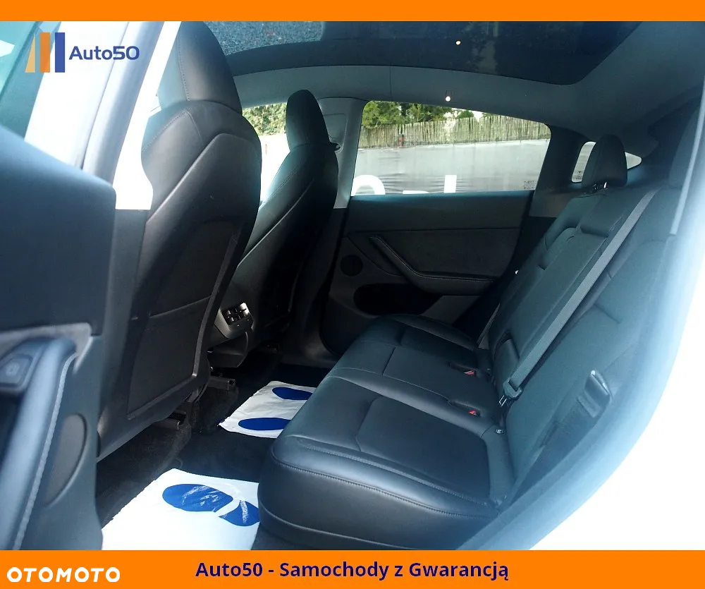 Tesla Y Long Range AWD - 28