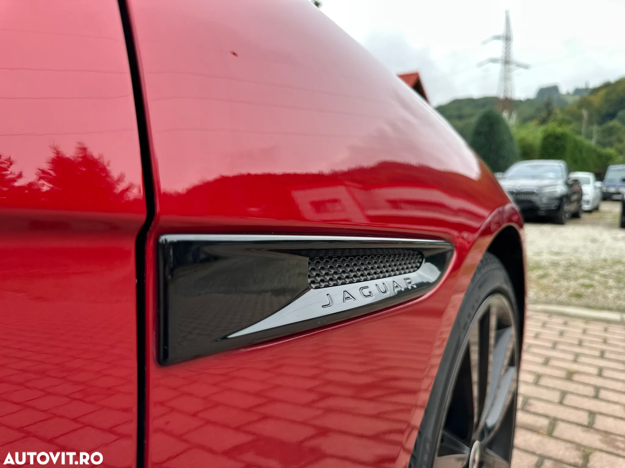 Jaguar XE RWD S - 17