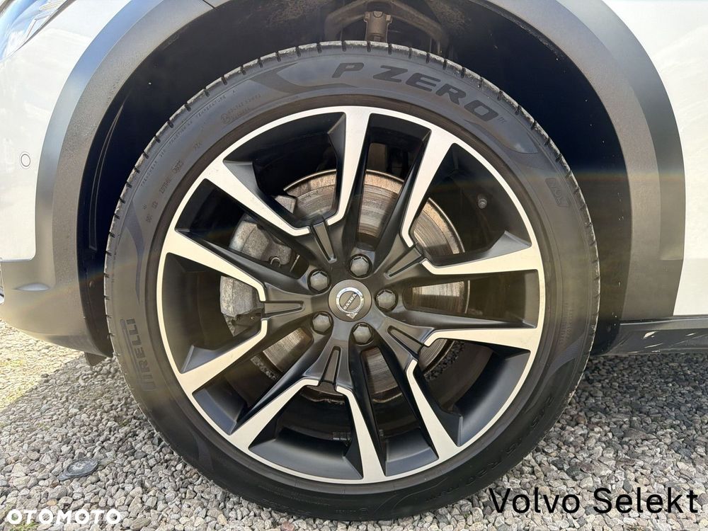 Volvo V90 Cross Country - 36
