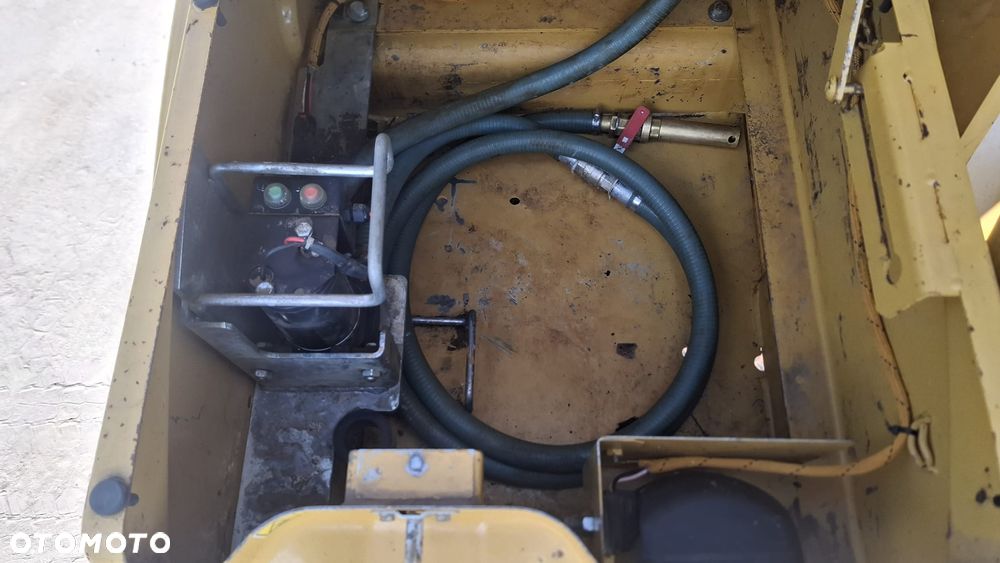 Caterpillar 319DL - 17