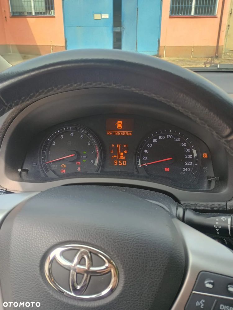 Toyota Avensis 1.8 Luna - 8