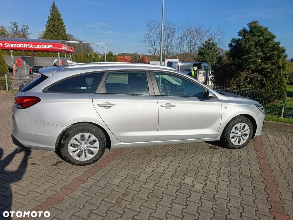 Hyundai i30 1.5 DPI Classic + - 25