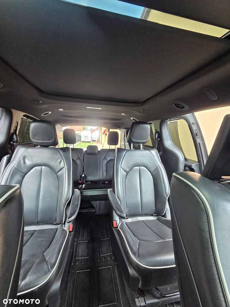 Chrysler Pacifica - 33