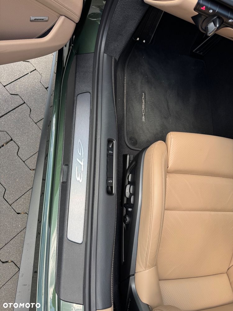 Porsche 911 GT3 Touring PDK - 33