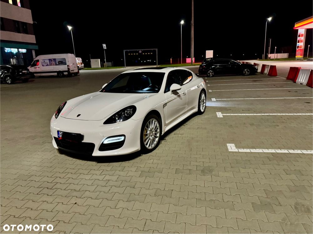 Porsche Panamera Turbo - 1