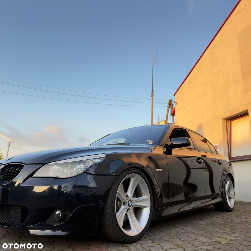 BMW Seria 5 550i Sport-Aut - 2