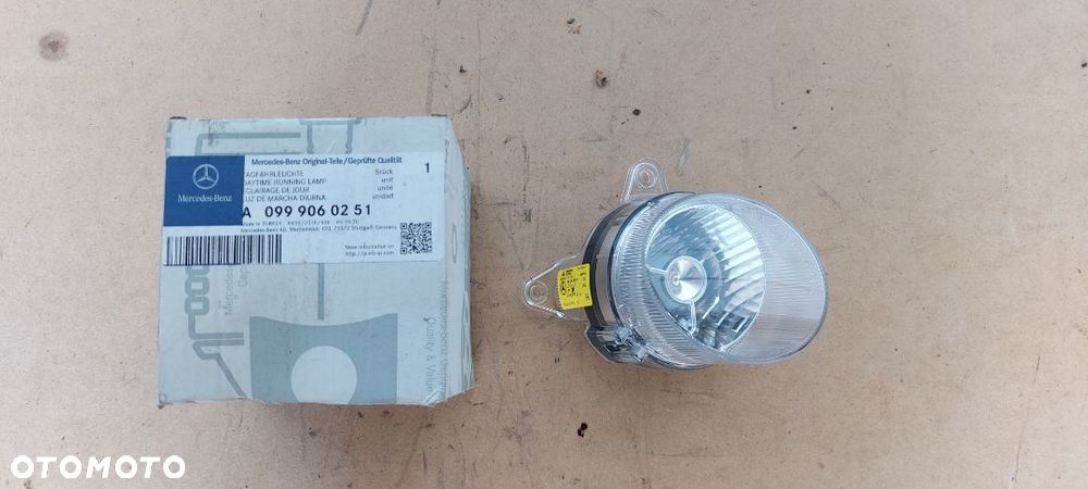 Halogen prawy Mercedes 212 - 1