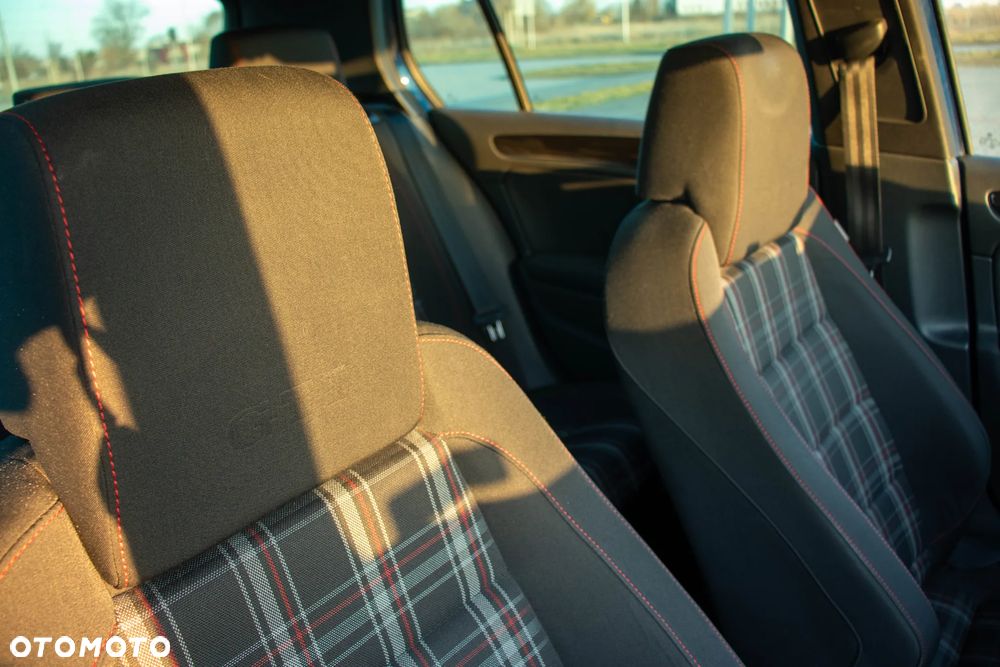 Volkswagen Golf 2.0 GTI - 28