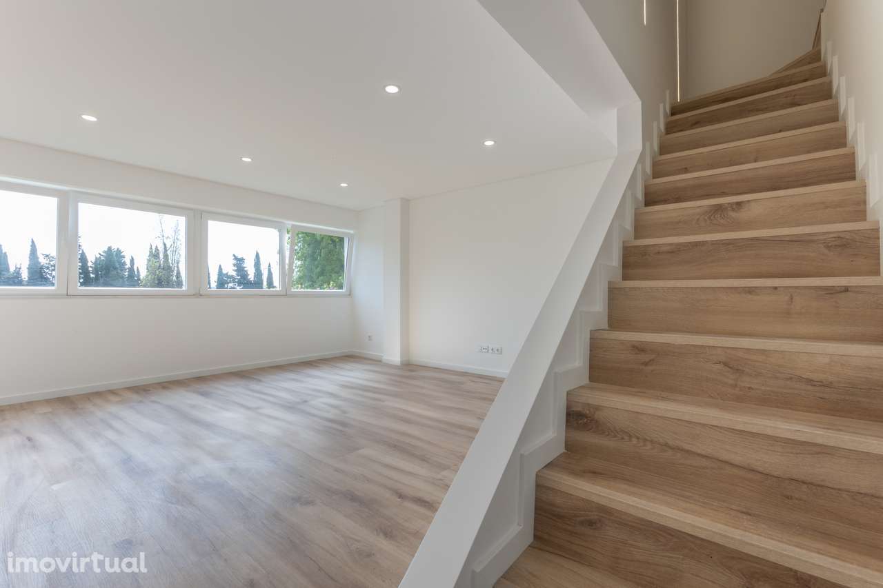 T3 Duplex a 2/3 minutos do Metro da Encarnação. - Grande imagem: 2/20