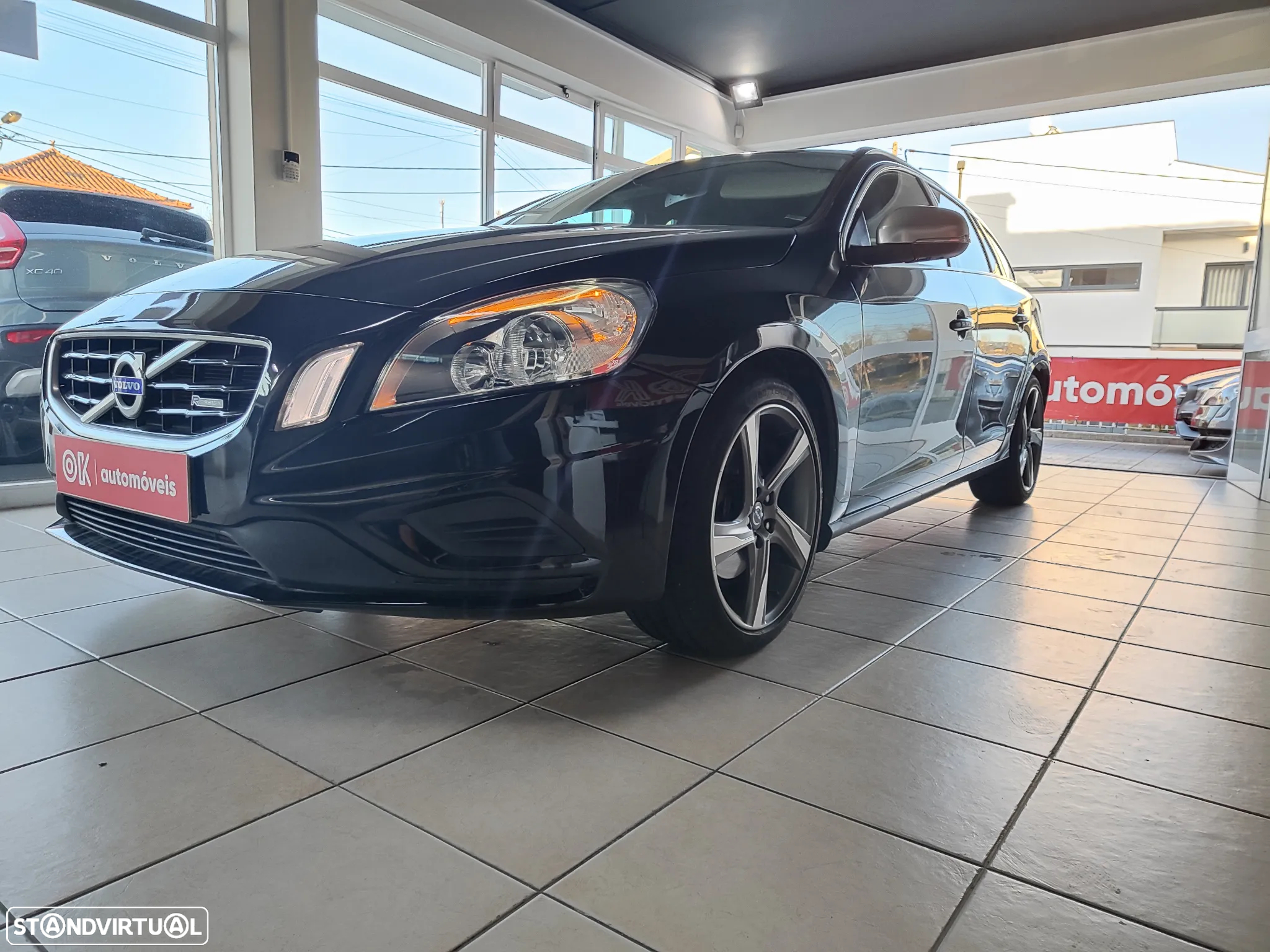 Volvo V60 2.0 D3 R-Design Start/Stop - 7