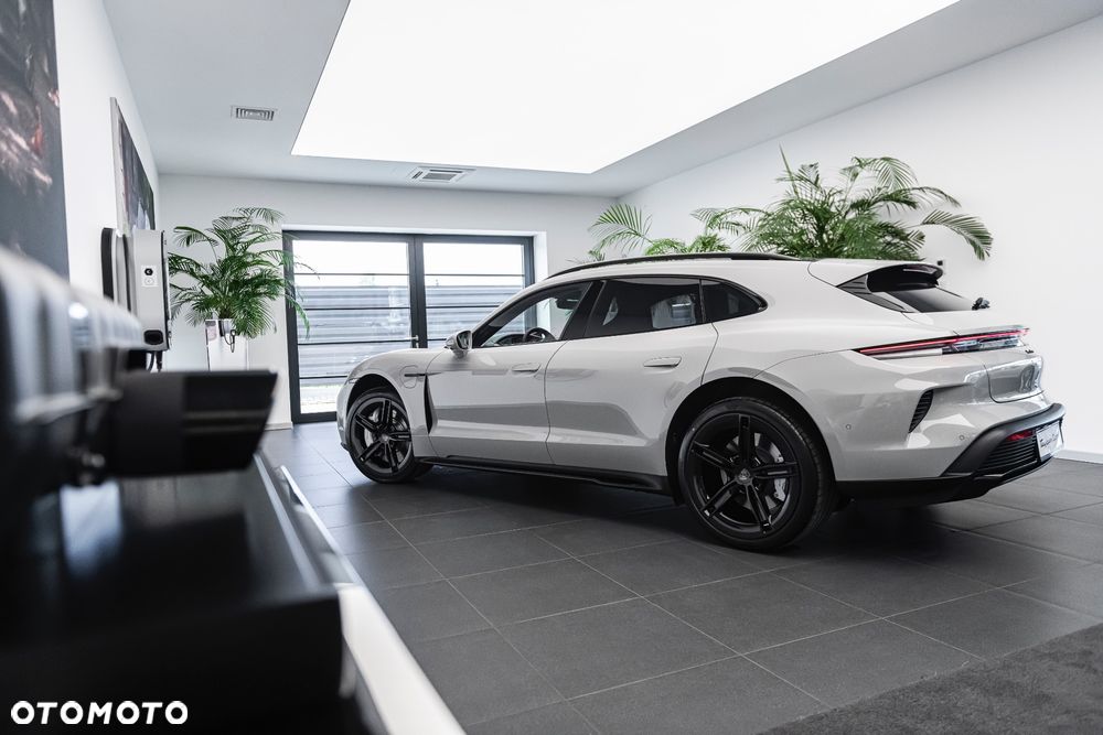 Porsche Taycan - 17