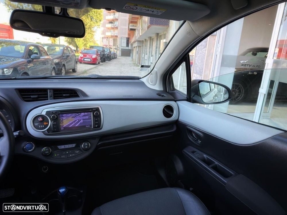 Toyota Yaris 1.5 HSD Comfort +P.Style+Navi - 21