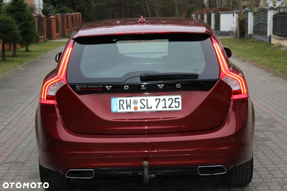Volvo V60 D5 Geartronic Summum - 35