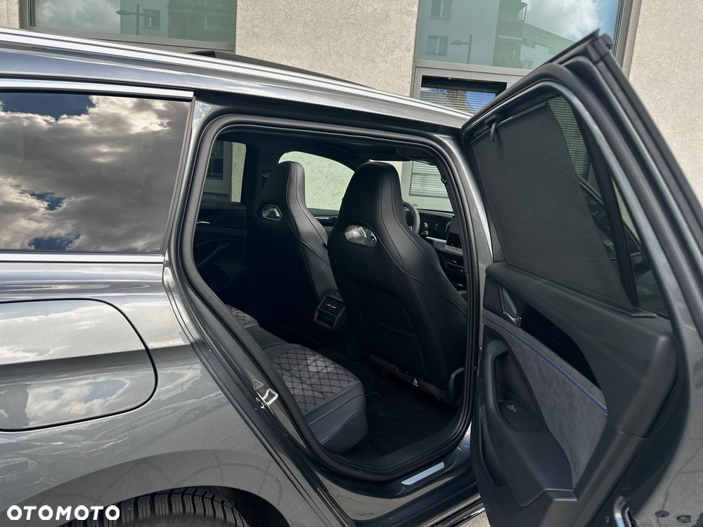 Volkswagen Passat - 11