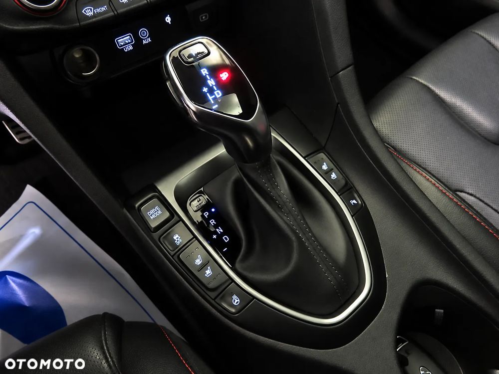 Hyundai Veloster - 12