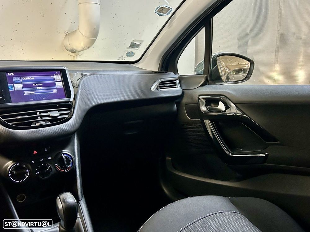 Peugeot 208 1.2 PureTech Style - 24