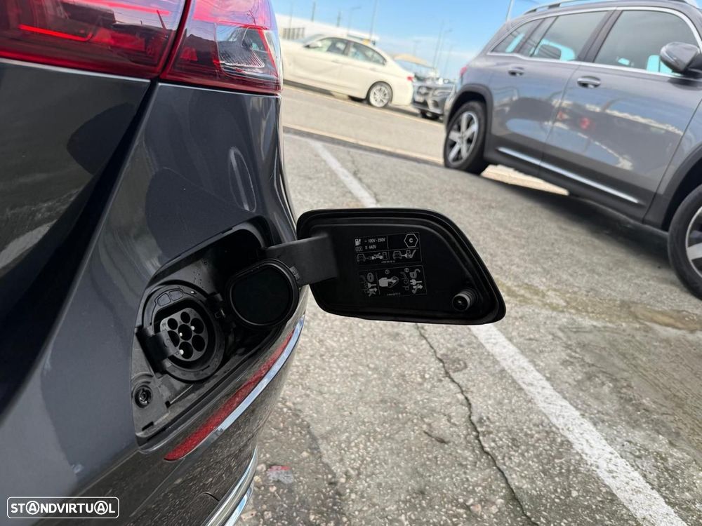 Mercedes-Benz E 300 e Avantgarde - 11