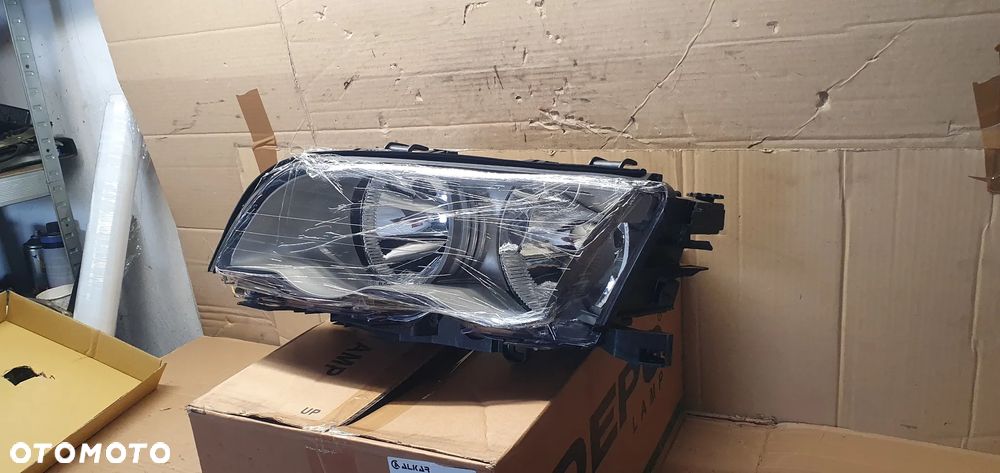 Lampa lewy przód przednia lewa BMW 3 E46 NOWA DEPO ALKAR 2785849 - 2