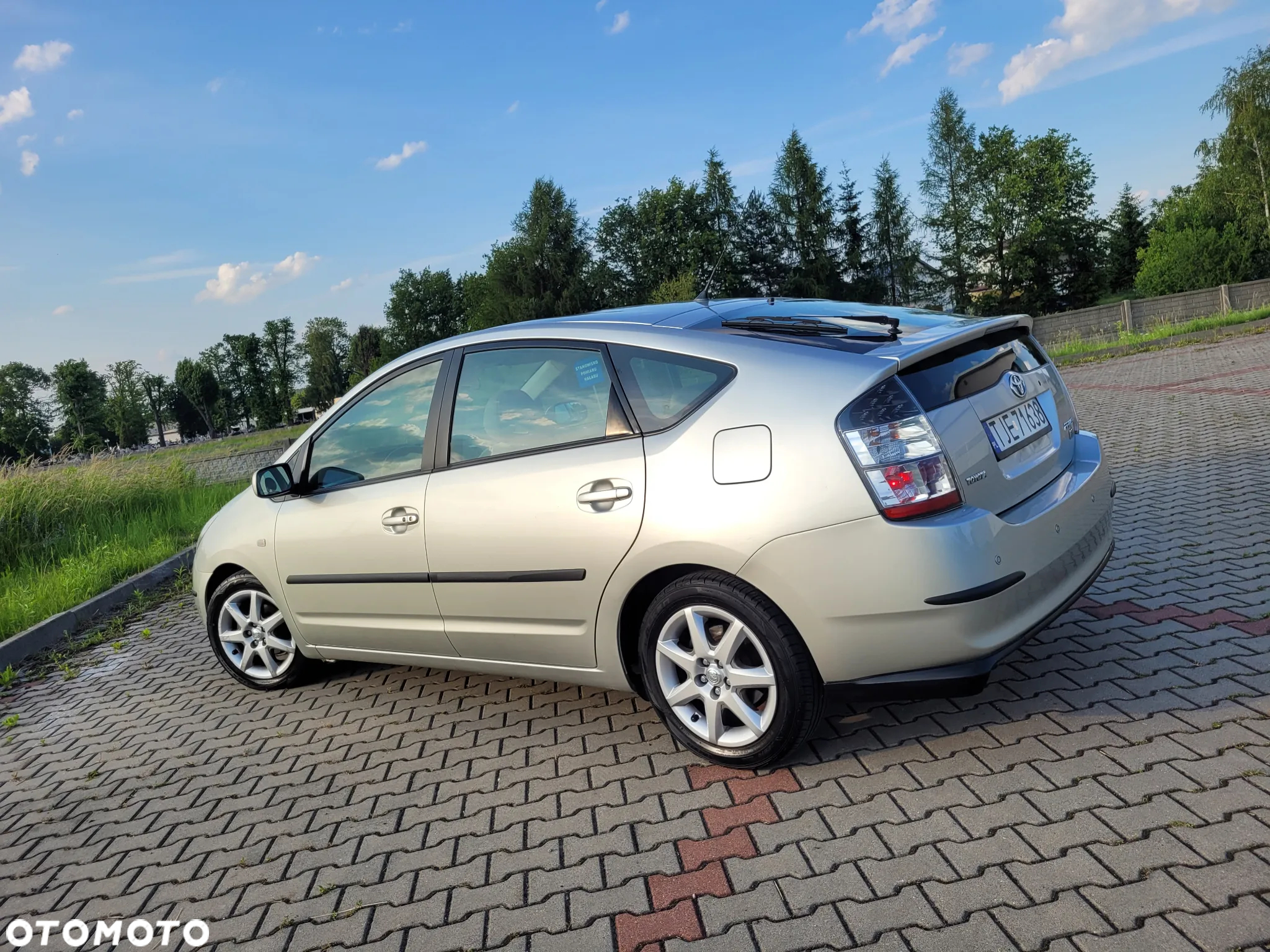 Toyota Prius (Hybrid) - 11