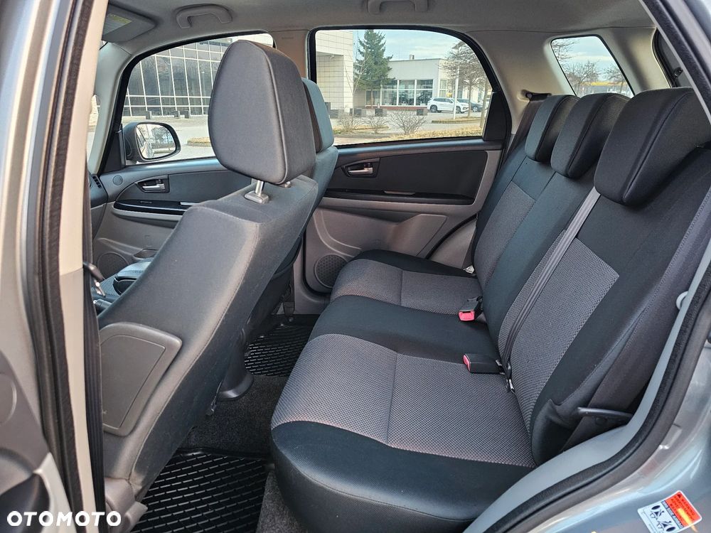 Suzuki SX4 1.6 Premium Outdoor - 28