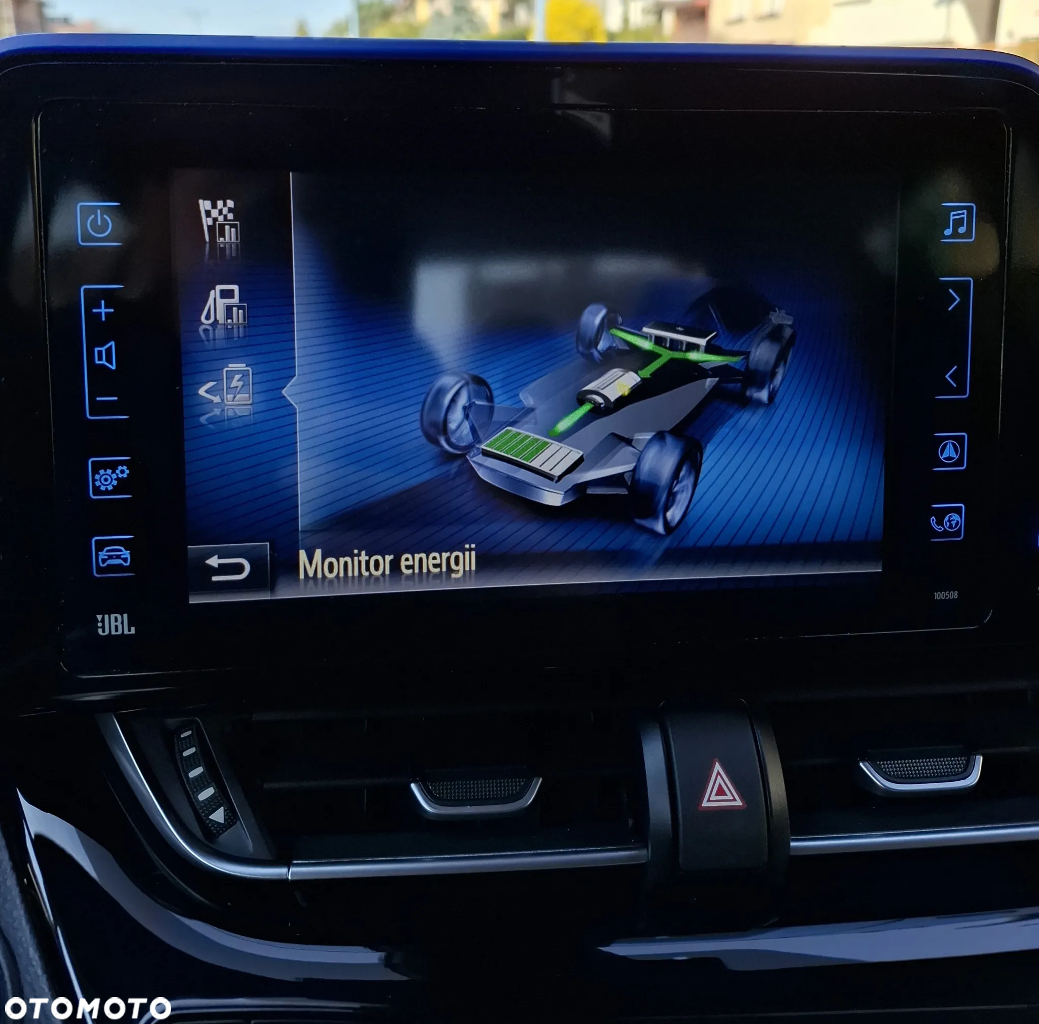 Toyota C-HR 1.8 Hybrid Neon Lime powered by JBL - 18