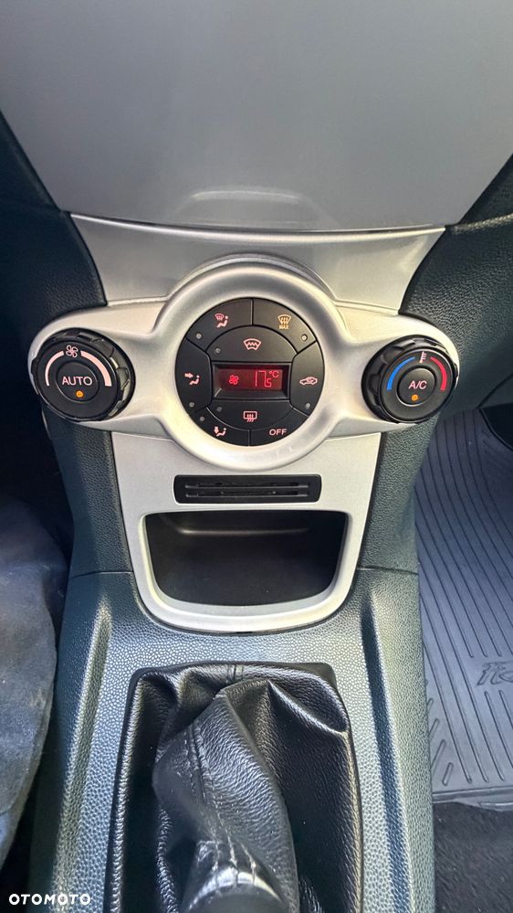 Ford Fiesta - 24