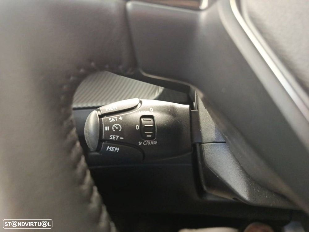 Peugeot 208 1.2 Hybrid Allure e-DCS6 - 18