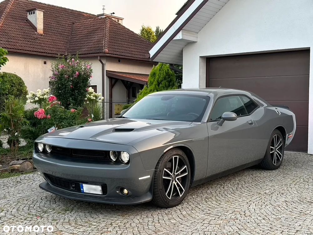 Dodge Challenger - 2
