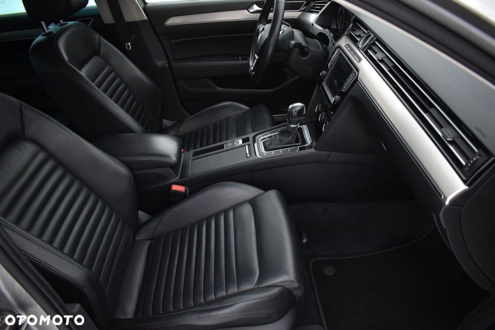 Volkswagen Passat 2.0 TDI DSG BlueMotion Technology R-Line - 7