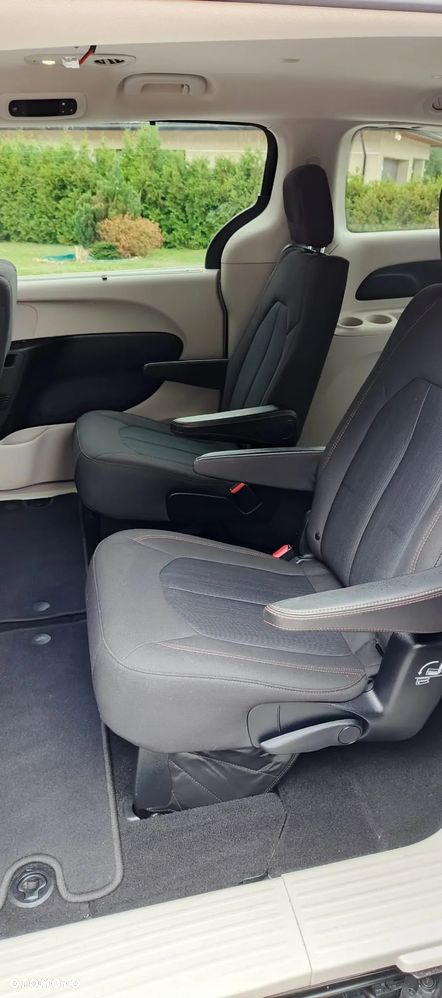 Chrysler Pacifica - 4