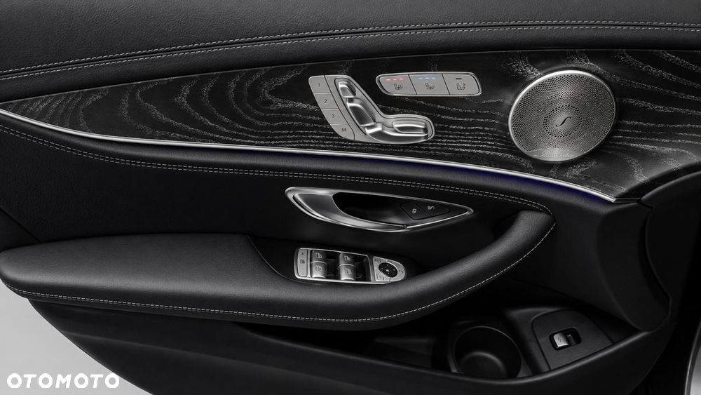 Mercedes-Benz Klasa E 300 9G-TRONIC AMG Line - 24