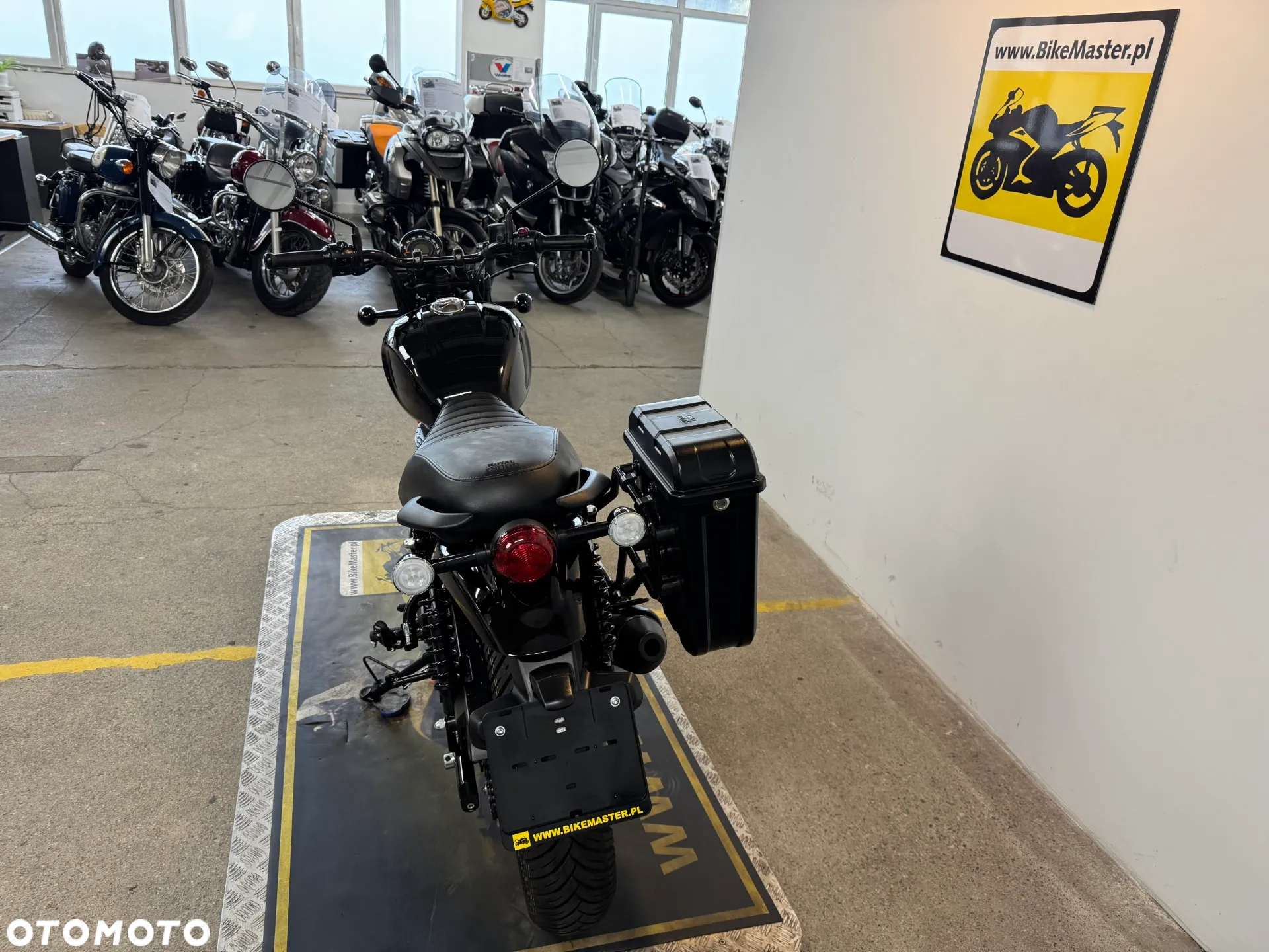 Royal Enfield HNTR - 7
