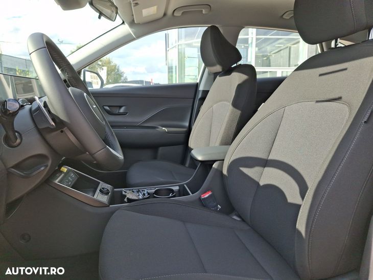 Hyundai KONA - 12