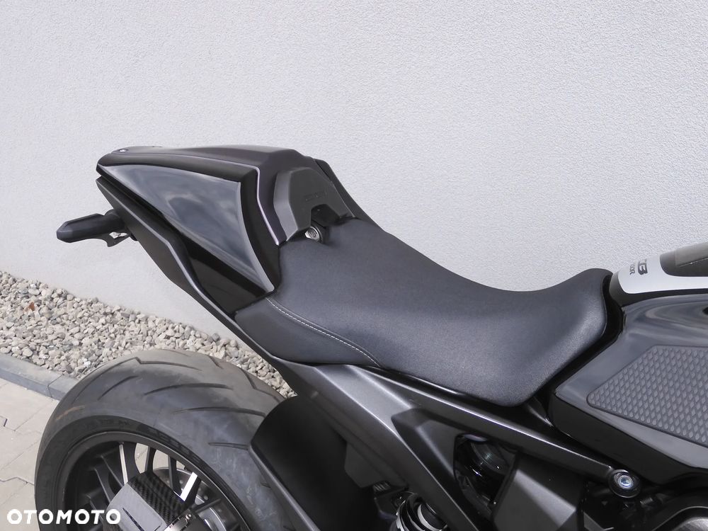 Honda CB - 12