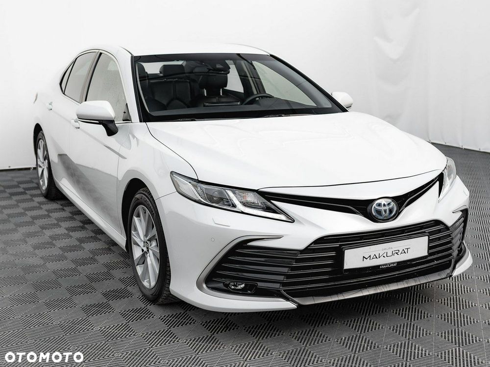 Toyota Camry - 4