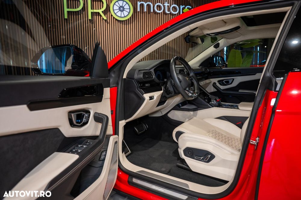 Lamborghini URUS - 36