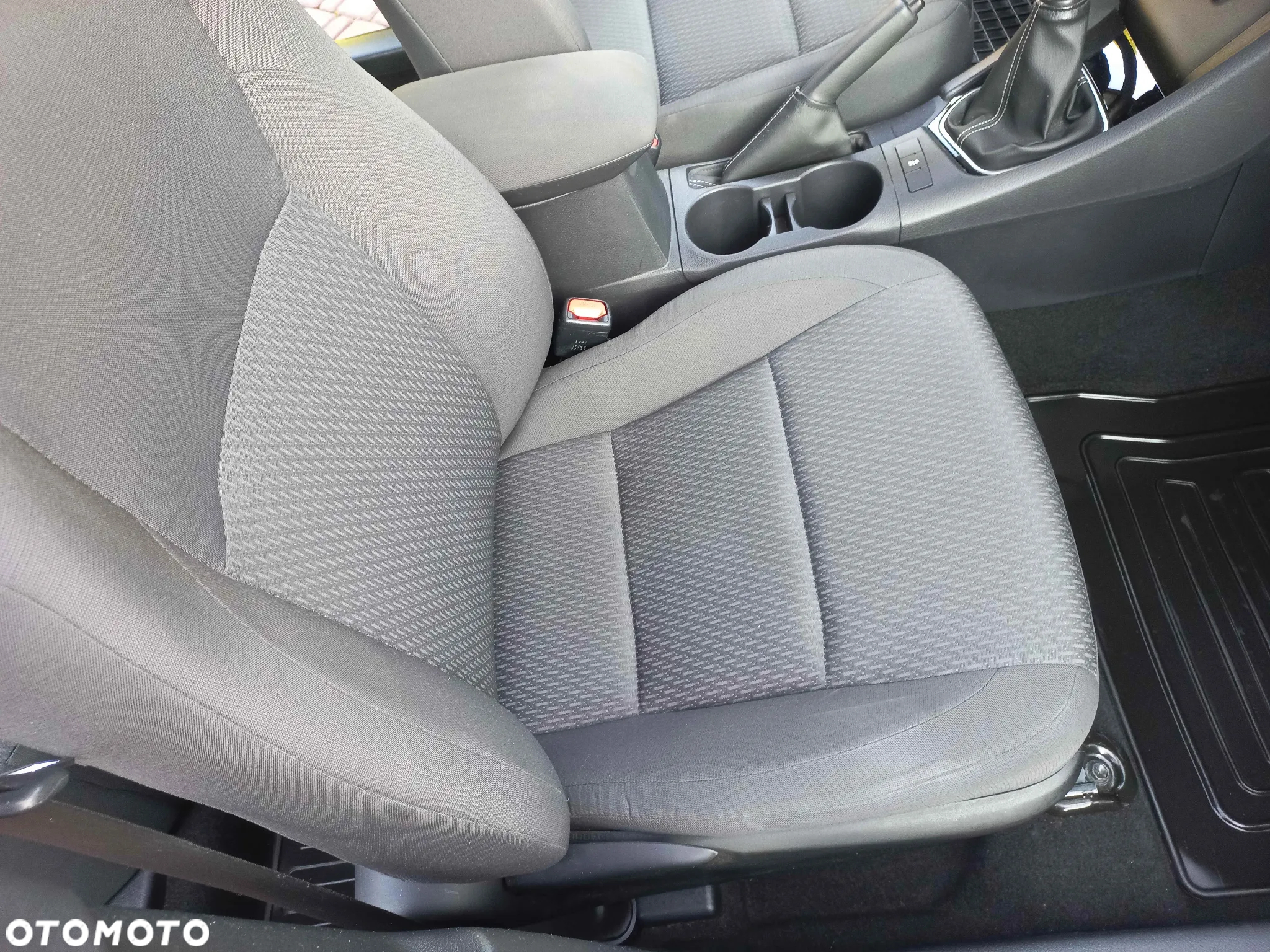 Toyota Corolla 1.6 Active - 12