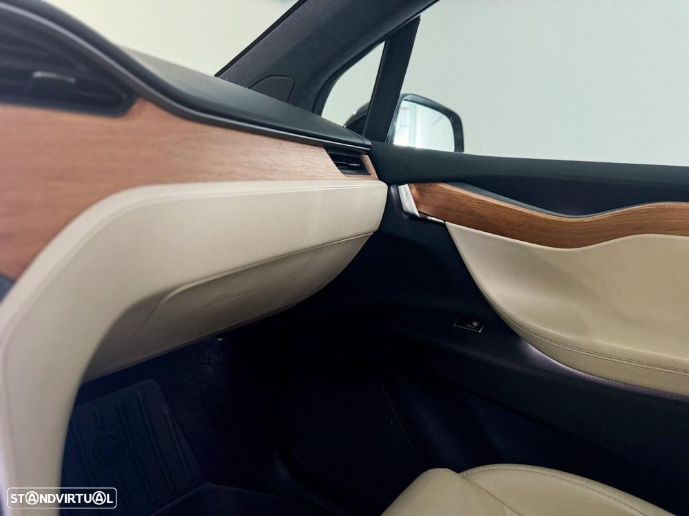 Tesla Model X 100 kWh Long Range AWD - 32