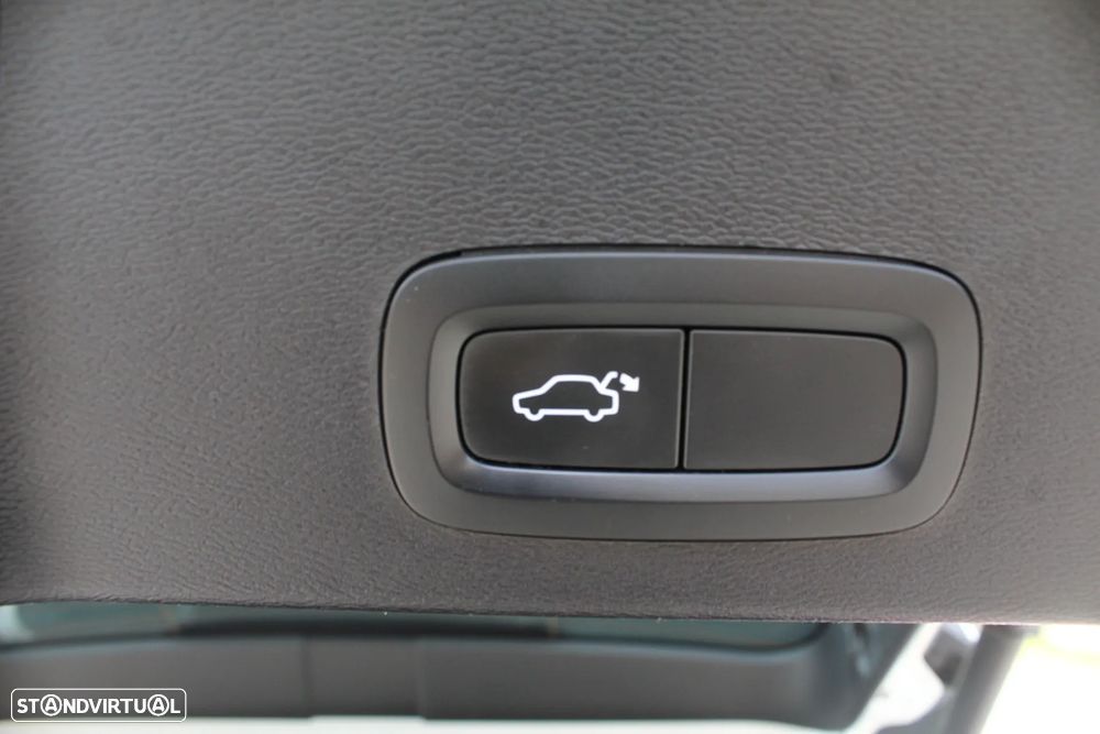 Volvo XC 40 2.0 D3 Momentum Plus - 17