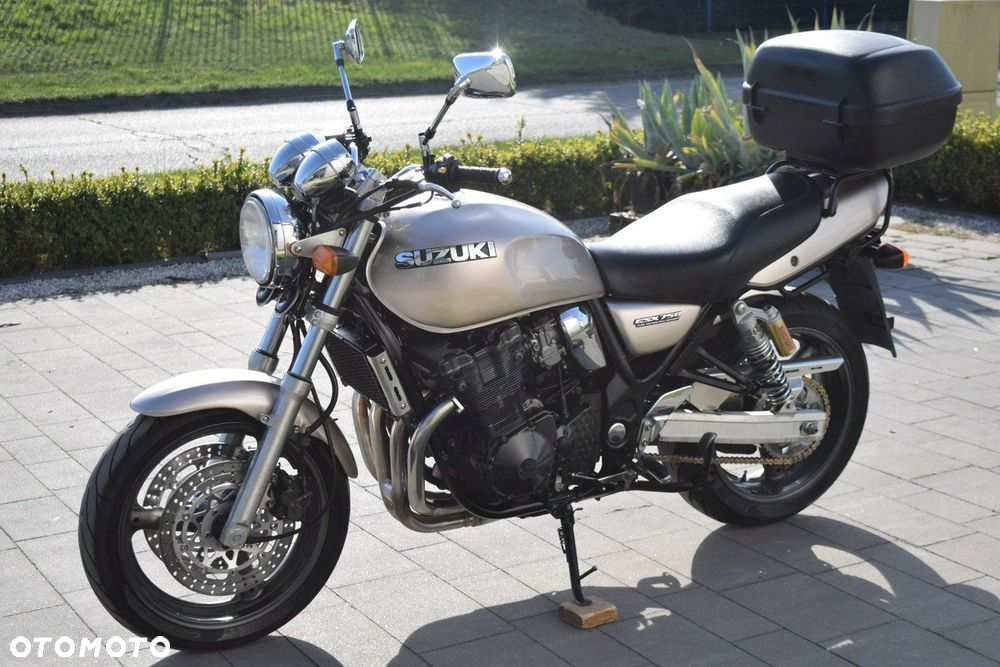Suzuki GSX - 3