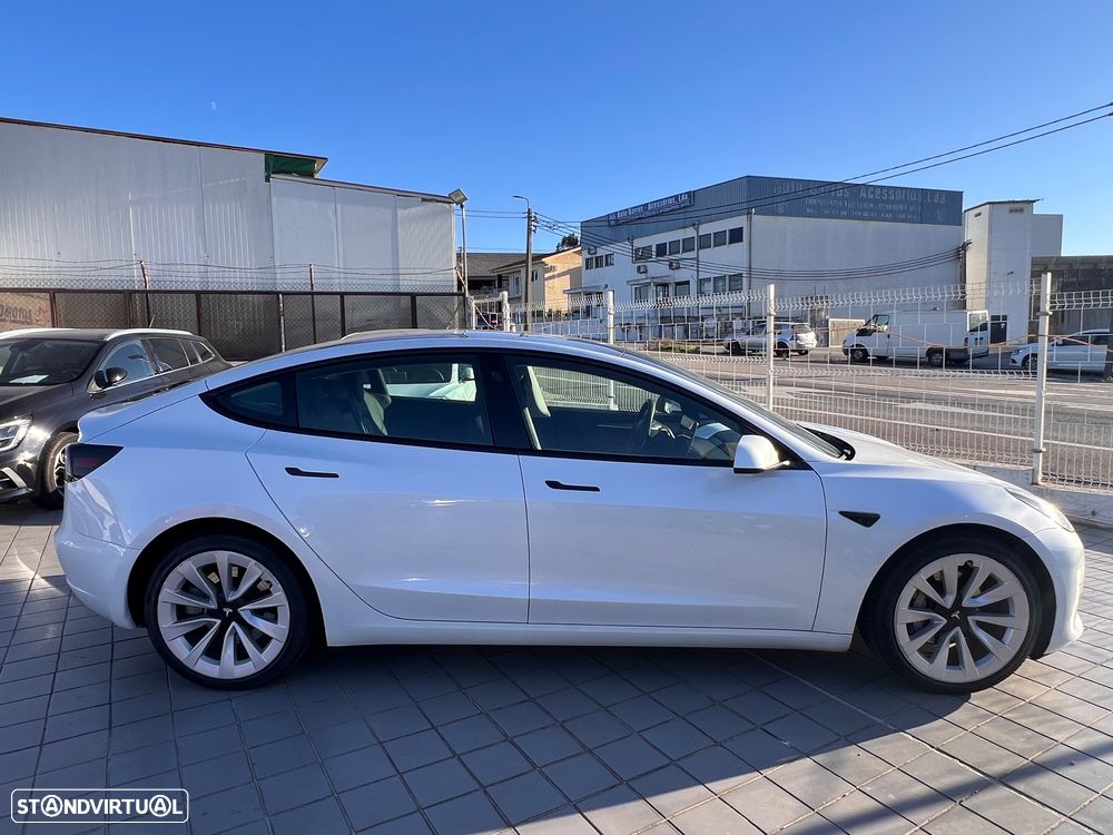 Tesla Model 3 - 4