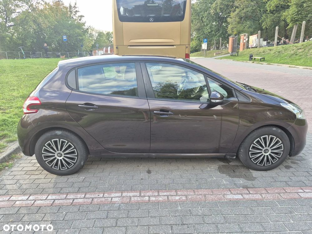 Peugeot 208 2013 photo 4