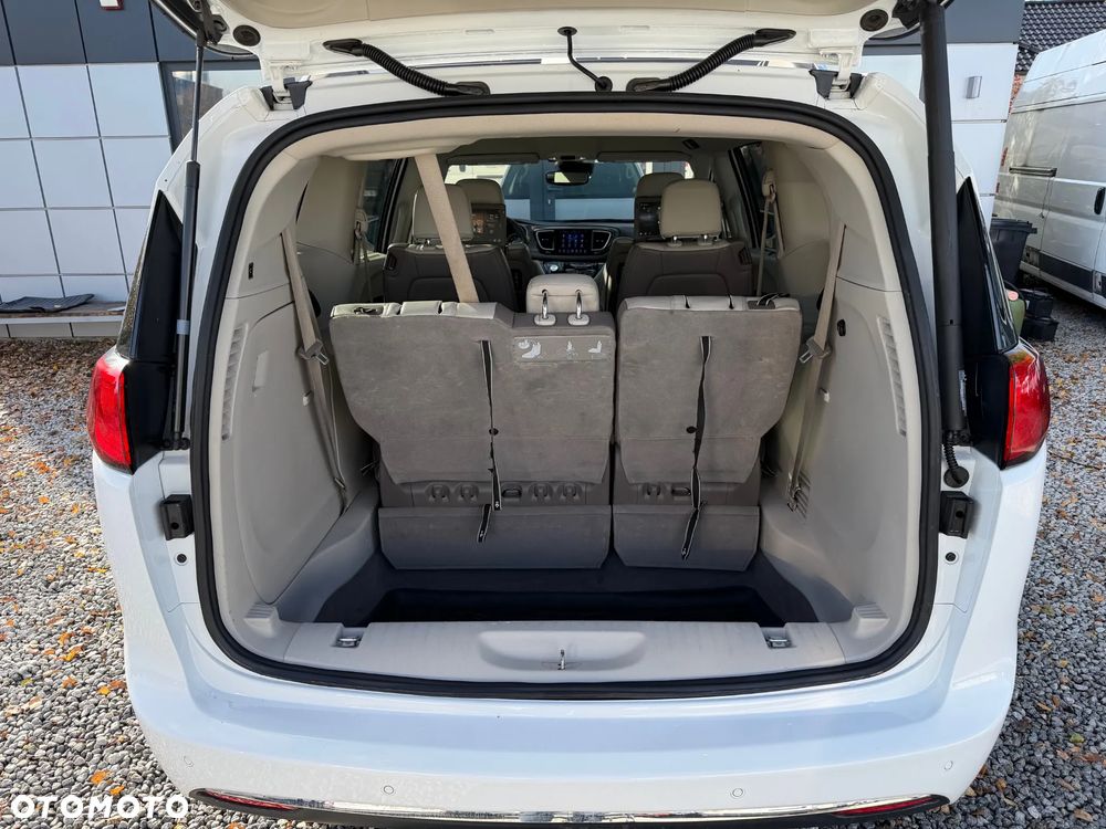 Chrysler Pacifica - 6