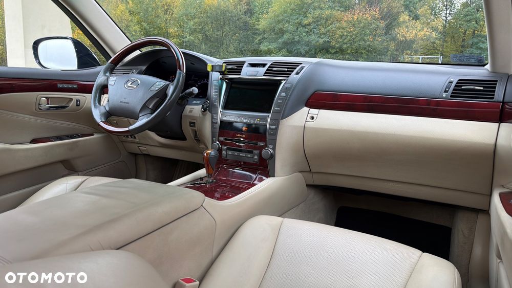 Lexus LS - 17