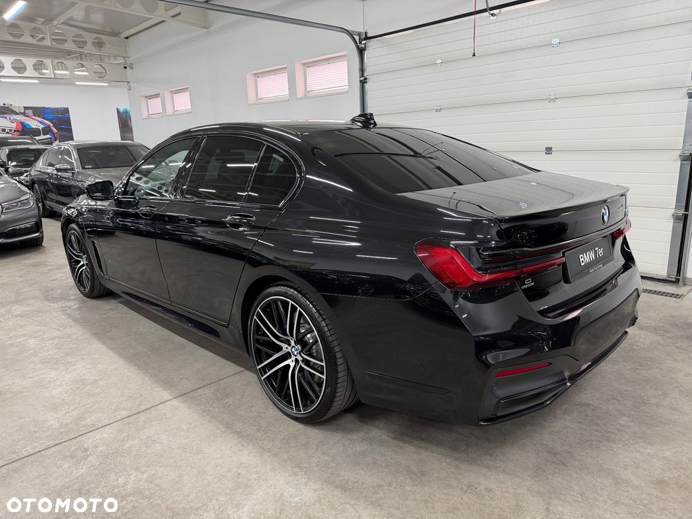 BMW Seria 7 745e sport - 11