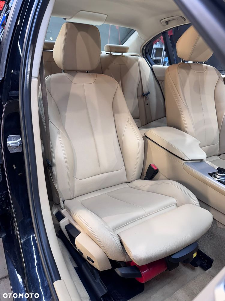 BMW Seria 3 320d xDrive - 28
