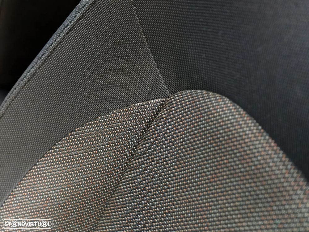 MINI 3 Portas One D - 14