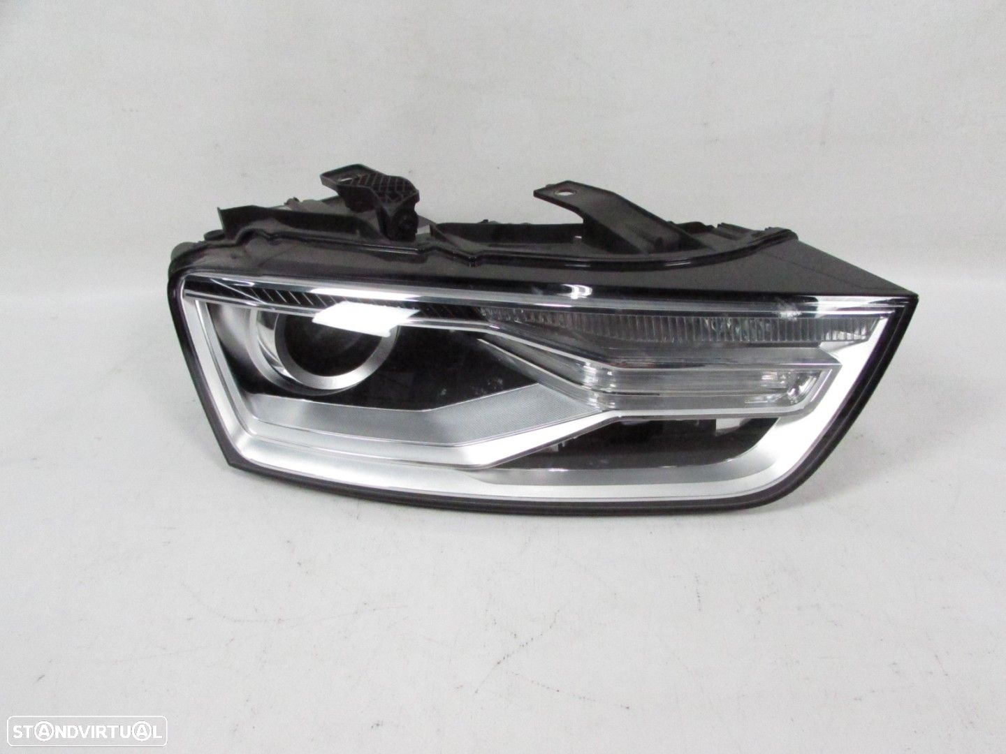Farol Xenon Direito Seminovo/ Original AUDI Q3 (8UB, 8UG) 8U0941006C - 2